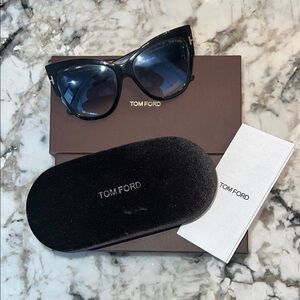 Tom Ford Black Sunglasses Cat-Eye Frame Gradient Lenses